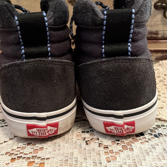 Vans - Picture 3 of 7